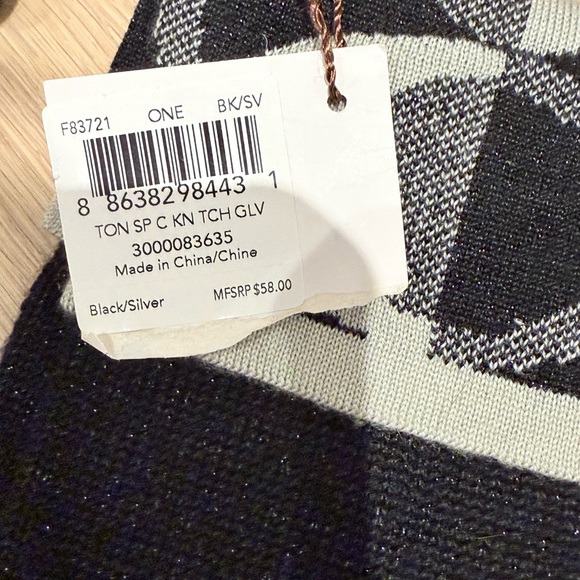 Set: Coach Black and Gray Signature Hat/Scarf and Mits - Picture 4 of 6